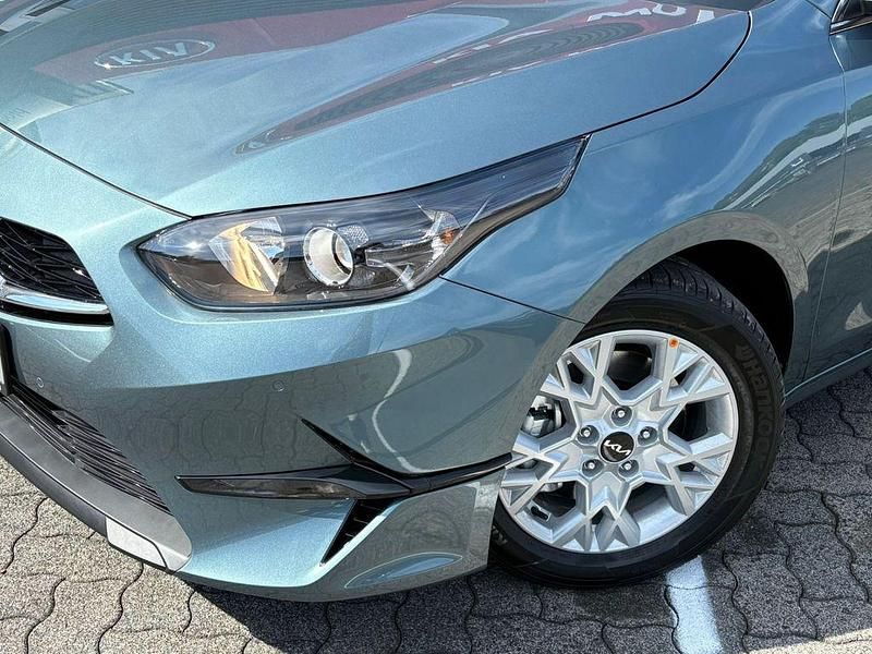 Neu Kia Ceed 140 PS (102 kW) 2025 Grau Kleinwagen