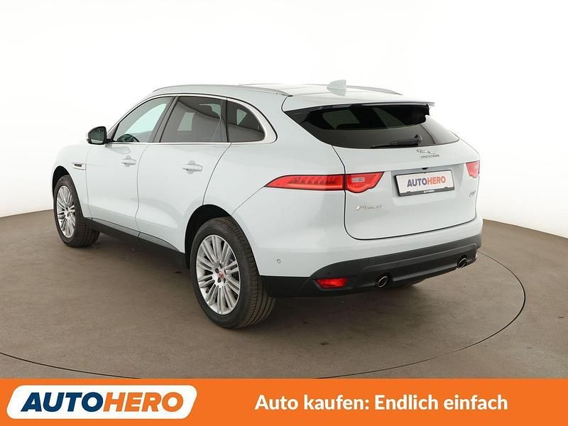 Gebraucht Jaguar F-Pace Portfolio 241 PS (177 kW) 2017 Weiß SUV