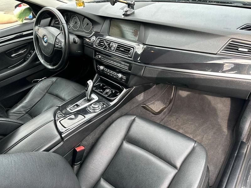 Schwarz Gebraucht 2010 BMW 520 Limousine | 9.199 € (Fairer Preis) - Bild 1/4
