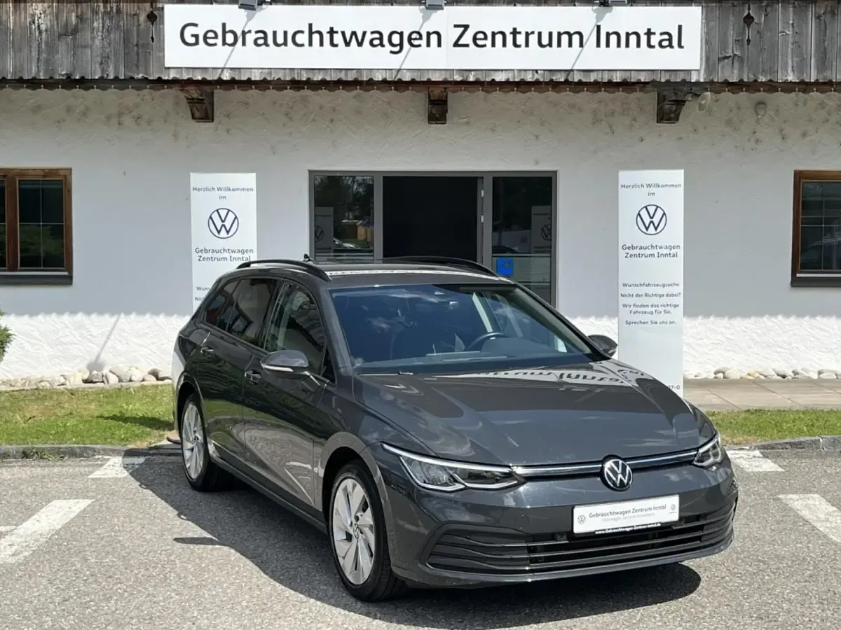 Gebraucht VW Golf VIII Life 150 PS (110 kW) 2023 Grau Kombi