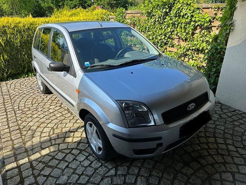 Silber Gebraucht 2002 Ford Fusion Limousine | 2.500 € (Fairer Preis) - Bild 1/4