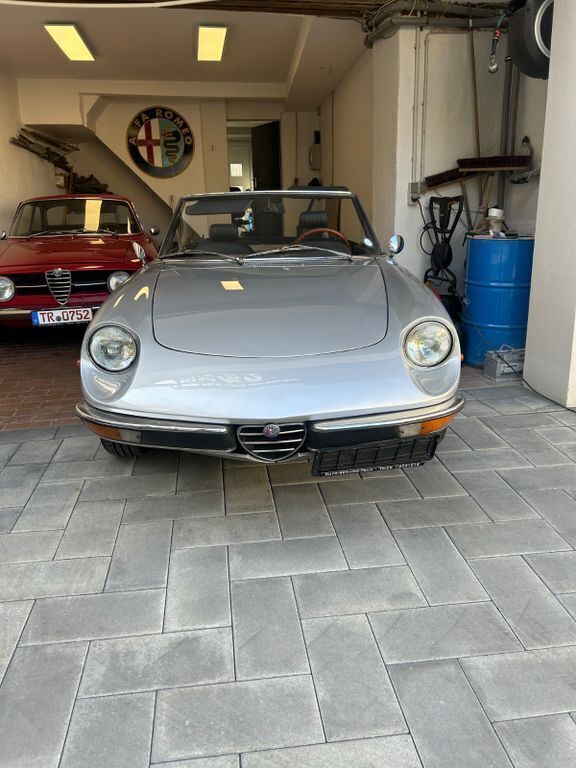 Silber Gebraucht 1974 Alfa Romeo GT Junior Cabrio | 15.300 € - Bild 1/4