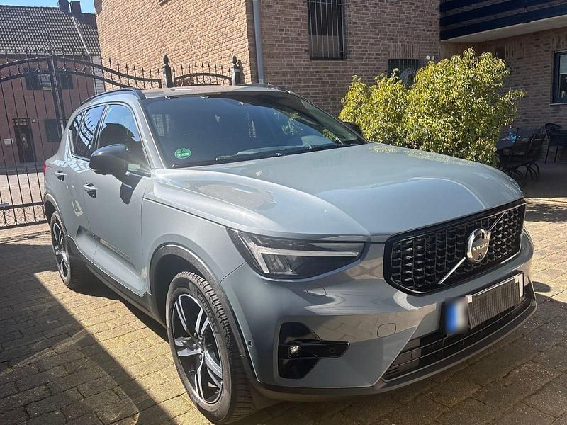 Gebraucht Volvo XC40 Plus 163 PS (119 kW) 2023 Grau SUV