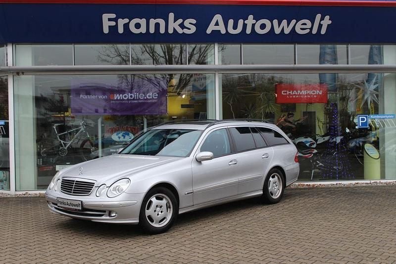 Silber Gebraucht 2005 Mercedes E320 Avantgarde Limousine | 4.900 € (Fairer Preis) - Bild 1/4