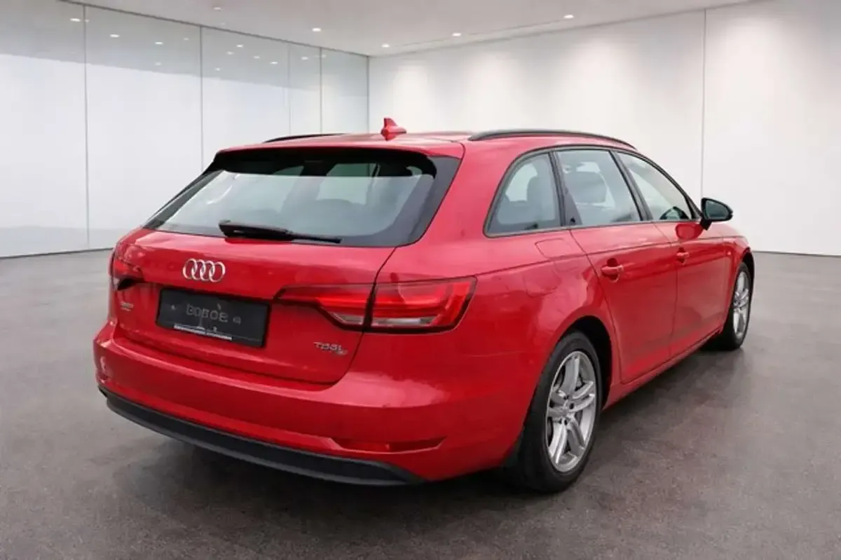 Używany Audi A4 Performance 150 KM (110 kW) 2016 Czerwony Kombi