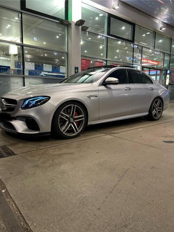 Grau Gebraucht 2018 Mercedes E63S AMG Limousine | 59.900 € (Fairer Preis) - Bild 1/4