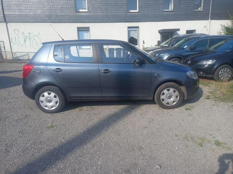 Grau Gebraucht 2009 Skoda Fabia Kleinwagen | 650 € (Superpreis) - Bild 1/4