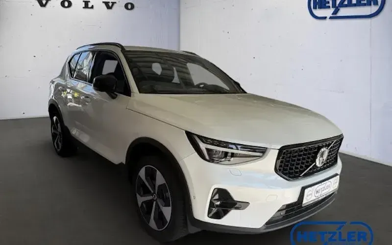 Gebraucht Volvo XC40 Plus 163 PS (119 kW) 2025 Weiß SUV