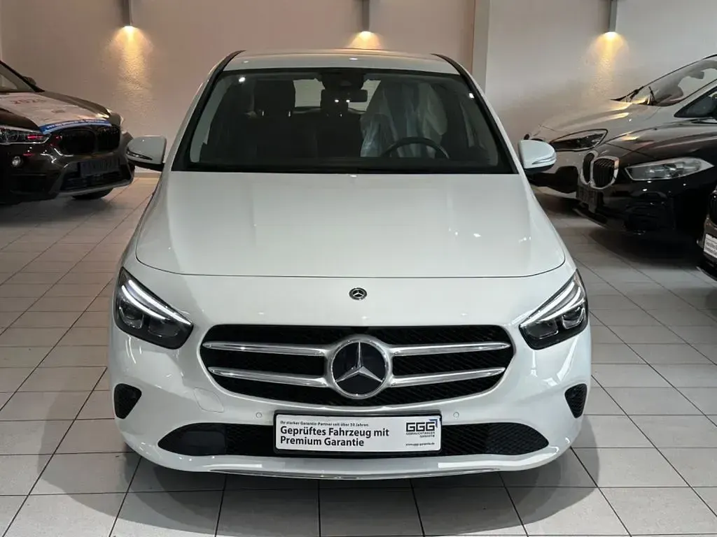 Gebraucht Mercedes B220 190 PS (139 kW) 2019 Weiß Kleinwagen