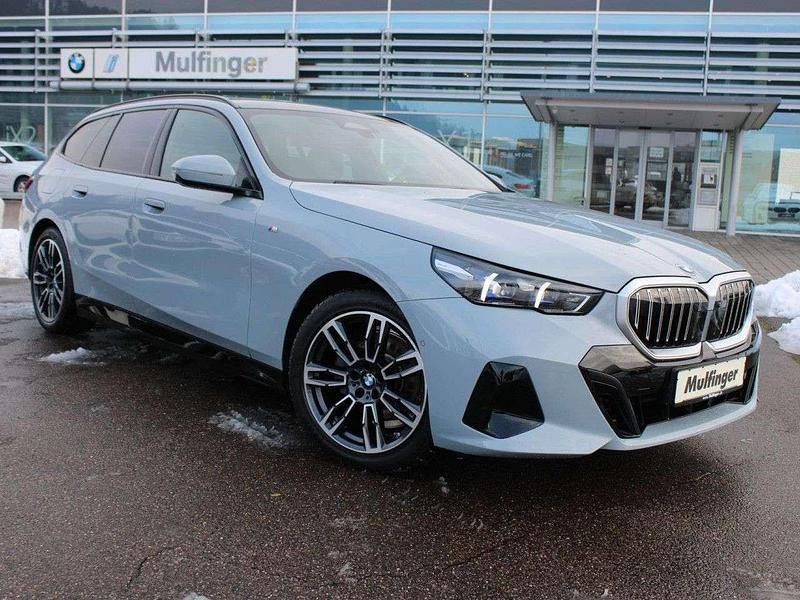 Gebraucht BMW 520 M Sport 190 PS (139 kW) 2025 Brooklyn grau Kombi