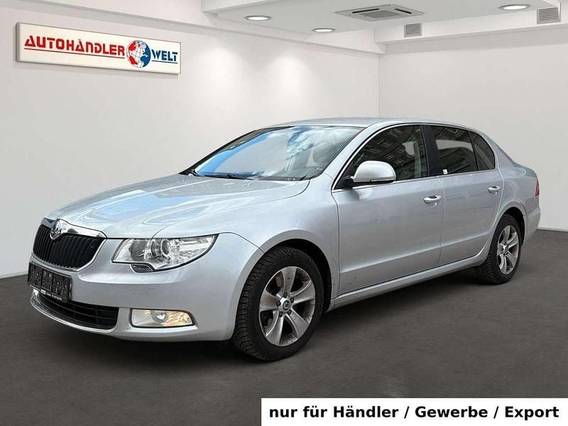 Silber Gebraucht 2012 Skoda Superb Limousine | 6.599 € (Guter Preis) - Bild 1/3