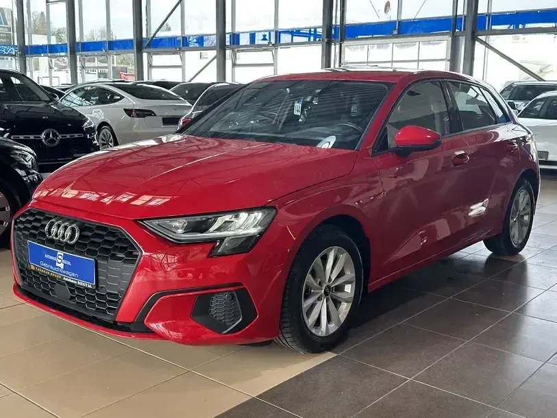 Używany Audi A3 150 KM (110 kW) 2021 Czerwony Sedan/Limuzyna