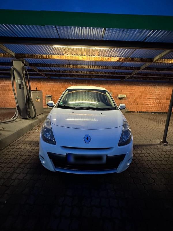 Gebraucht Renault Clio II 60 PS (44 kW) 2010 Weiß Kleinwagen