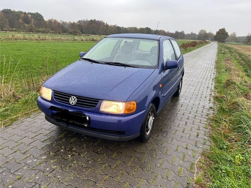 Blau Gebraucht 1998 VW Polo Basis Limousine | 1.000 € (Fairer Preis) - Bild 1/4