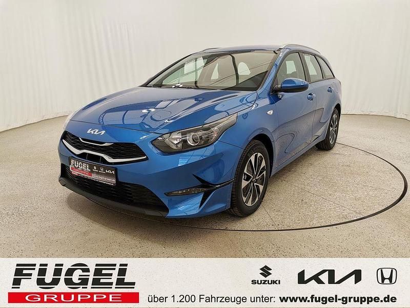 Blue flame met. Neu 2025 Kia Ceed Sportswagon Play Kombi | 24.468 € (Fairer Preis) - Bild 1/4