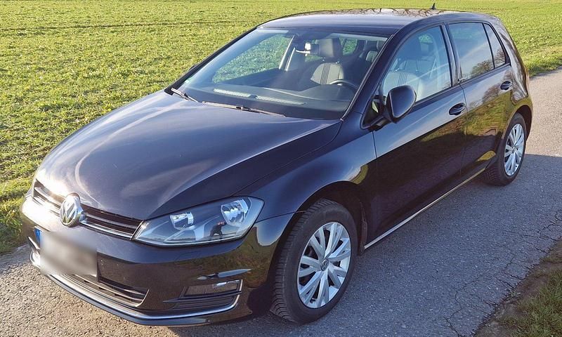Schwarz Gebraucht 2017 VW Golf VII Kleinwagen | 12.500 € (Guter Preis) - Bild 1/4