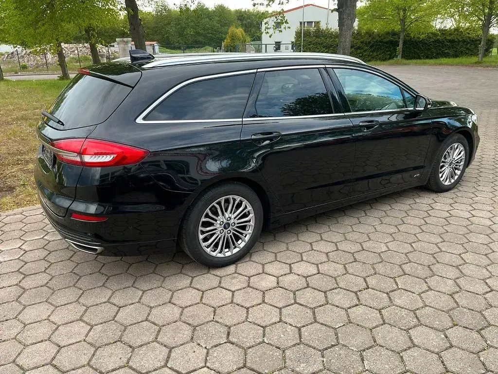 Używany Ford Mondeo Titanium 190 KM (139 kW) 2020 Czarny Sedan/Limuzyna