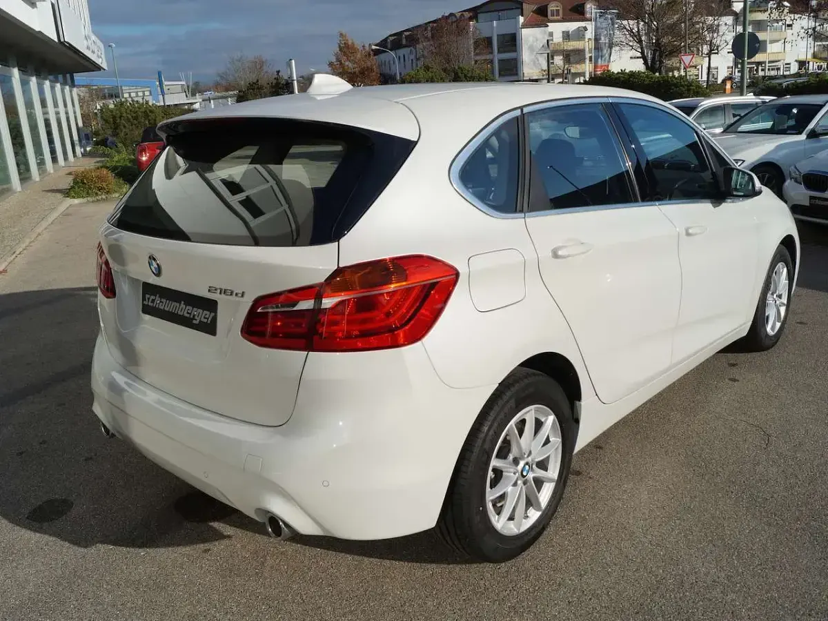 Gebraucht BMW 218 Active Tourer Advantage 150 PS (110 kW) 2019 Mineralweiss Van / Kleinbus