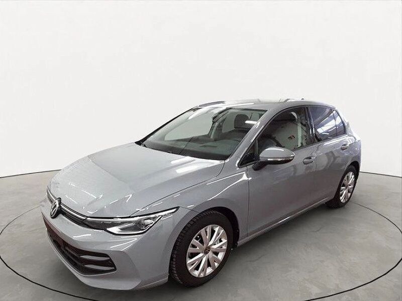 Grau Gebraucht 2024 VW Golf VIII Life Limousine | 30.089 € (Etwas zu teuer) - Bild 1/4