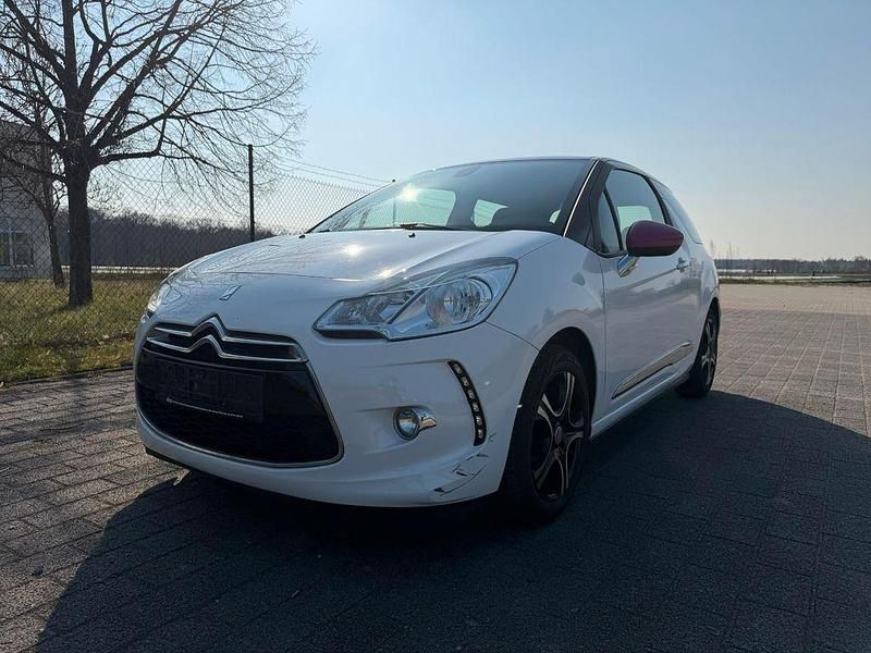 Gebraucht Citroën DS3 Chic 95 PS (69 kW) 2012 Weiß Kleinwagen