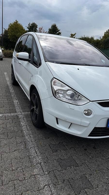 Weiß Gebraucht 2009 Ford S-MAX S Van / Kleinbus | 2.700 € (Guter Preis) - Bild 1/4