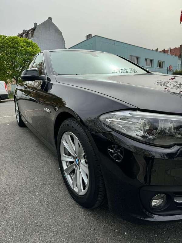 Schwarz Gebraucht 2015 BMW 520 Limousine | 17.400 € (Fairer Preis) - Bild 1/4