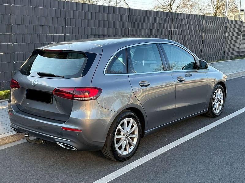 Gebraucht Mercedes B200 150 PS (110 kW) 2020 Grau Van / Kleinbus