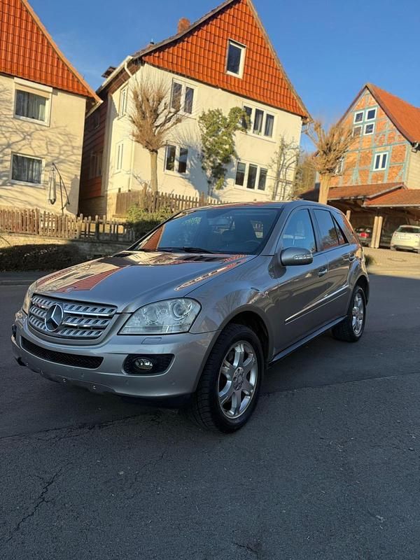 Gebraucht Mercedes ML420 306 PS (225 kW) 2008 Gold SUV