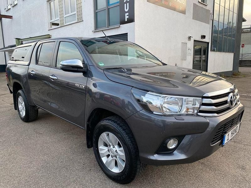 Grau Gebraucht 2020 Toyota HiLux Comfort Abholung | 36.990 € (Fairer Preis) - Bild 1/4