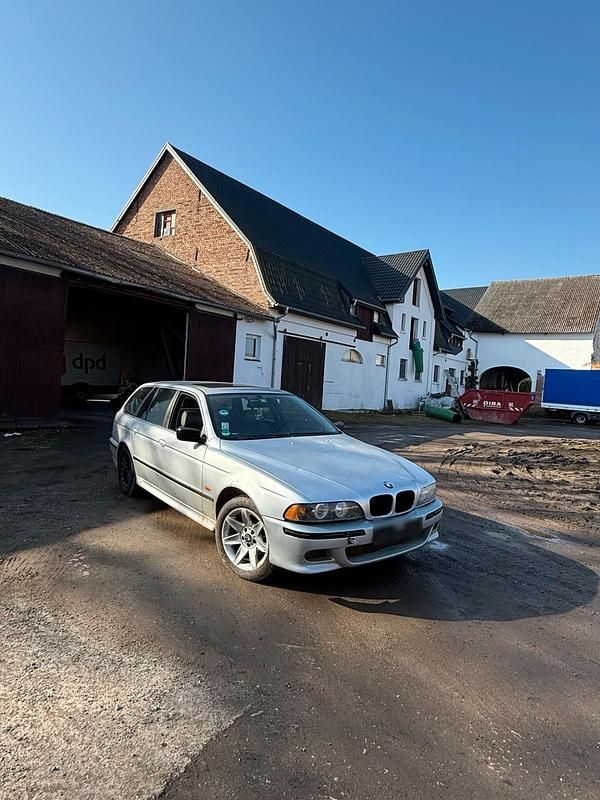 Gebraucht BMW 525 186 PS (136 kW) 2003 Silber Kombi
