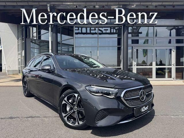 Schwarz Gebraucht 2024 Mercedes E300 Avantgarde Limousine | 52.890 € - Bild 1/4