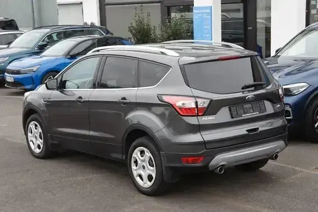 Usado Ford Kuga 150 HP (110 kW) 2020 Cinzento SUV
