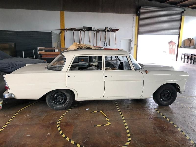 Second-hand Mercedes 190 1962 Bej Berlinǎ