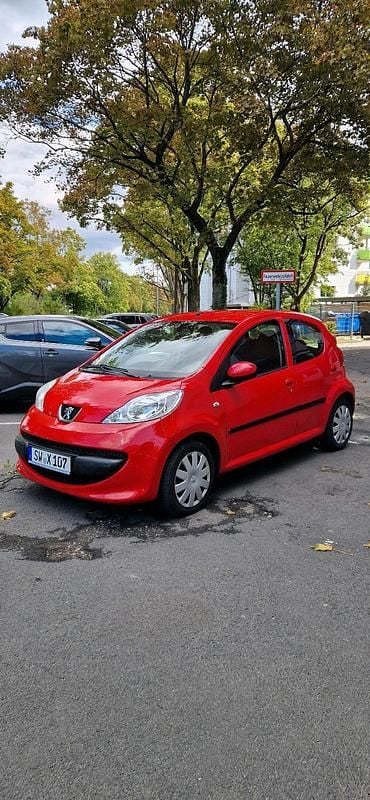 Rot Gebraucht 2006 Peugeot 107 Kleinwagen | 2.799 € (Etwas zu teuer) - Bild 1/4