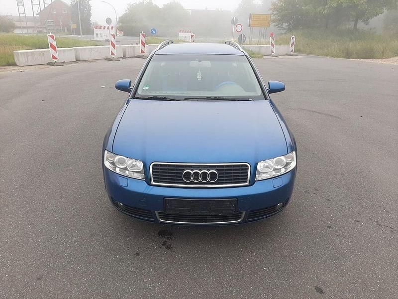 Blau Gebraucht 2003 Audi A4 Kombi | 990 € (Guter Preis) - Bild 1/4