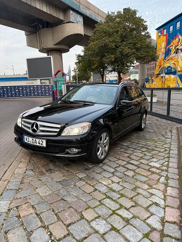 Schwarz Gebraucht 2011 Mercedes C220 Kombi | 6.950 € - Bild 1/4