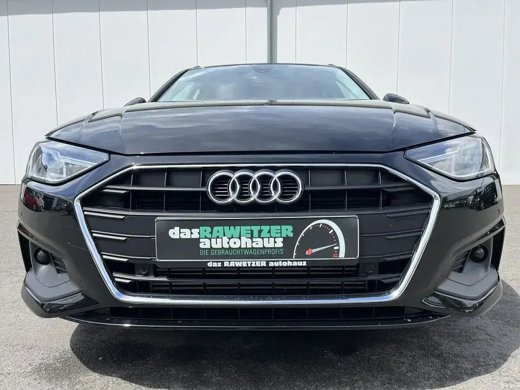 Gebraucht Audi A4 150 PS (110 kW) 2022 Mythosschwarz Kombi