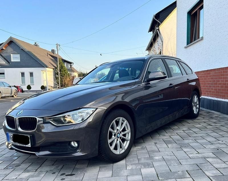 Second-hand BMW 318 143 CP (105 kW) 2015 Maro Break