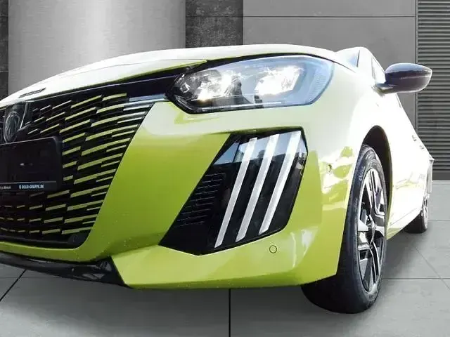 Gebraucht Peugeot 208 Allure 101 PS (74 kW) 2024 Agueda gelb Kleinwagen