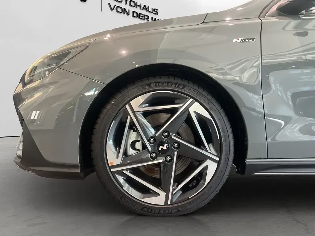 Neu Hyundai i30 N Line 140 PS (102 kW) 2025 Grau Limousine