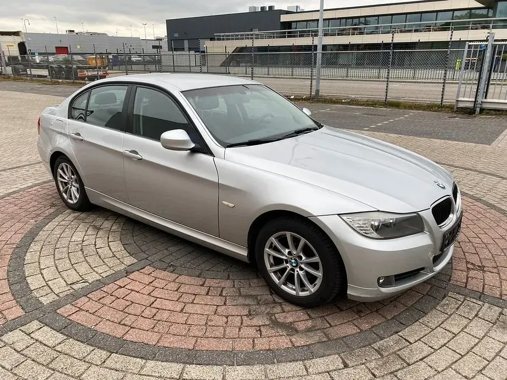 Gebraucht BMW 316 116 PS (85 kW) 2010 Silber Limousine