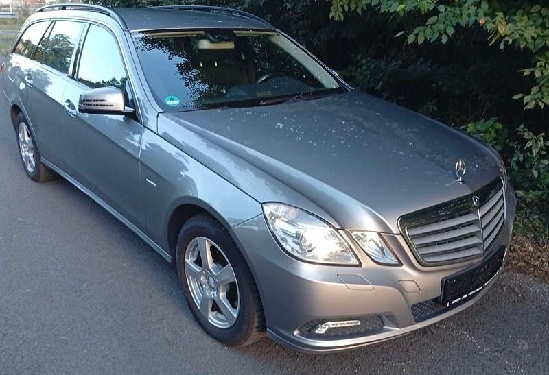 Grau Gebraucht 2010 Mercedes E250 Kombi | 8.500 € (Guter Preis) - Bild 1/4