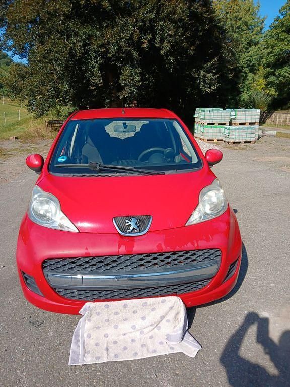 Rot Gebraucht 2009 Peugeot 107 Filou Kleinwagen | 1.700 € (Fairer Preis) - Bild 1/4