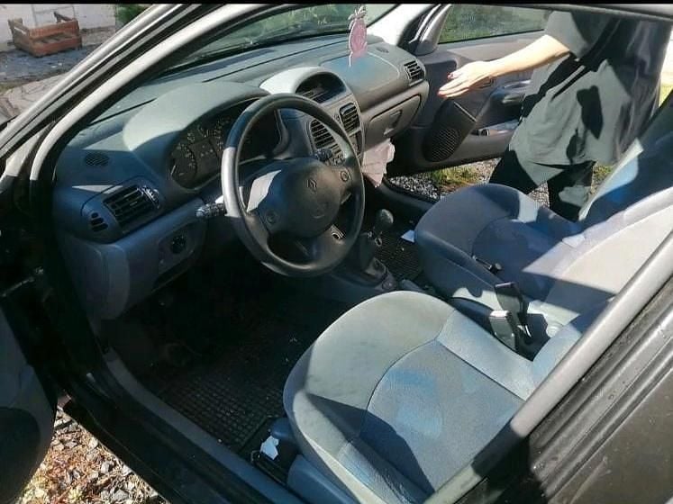 Schwarz Gebraucht 2001 Renault Clio II Kleinwagen | 550 € - Bild 1/4