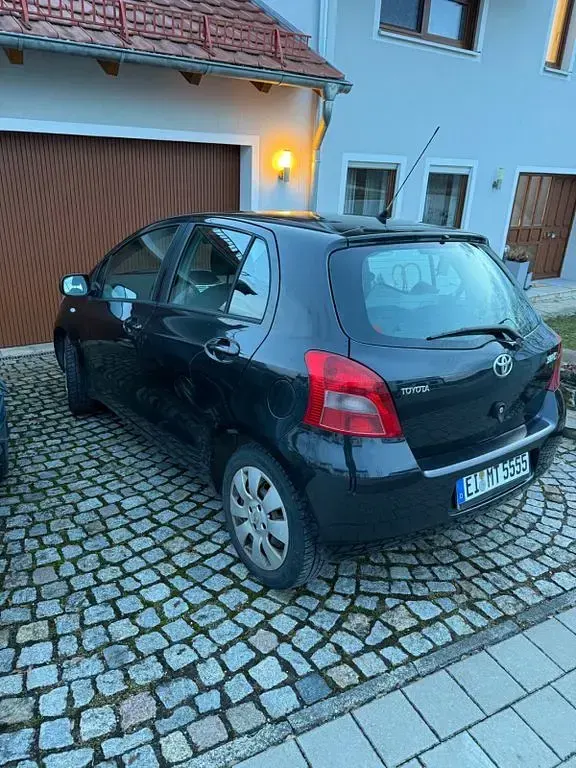 Gebraucht Toyota Yaris 69 PS (50 kW) 2007 Schwarz Kleinwagen