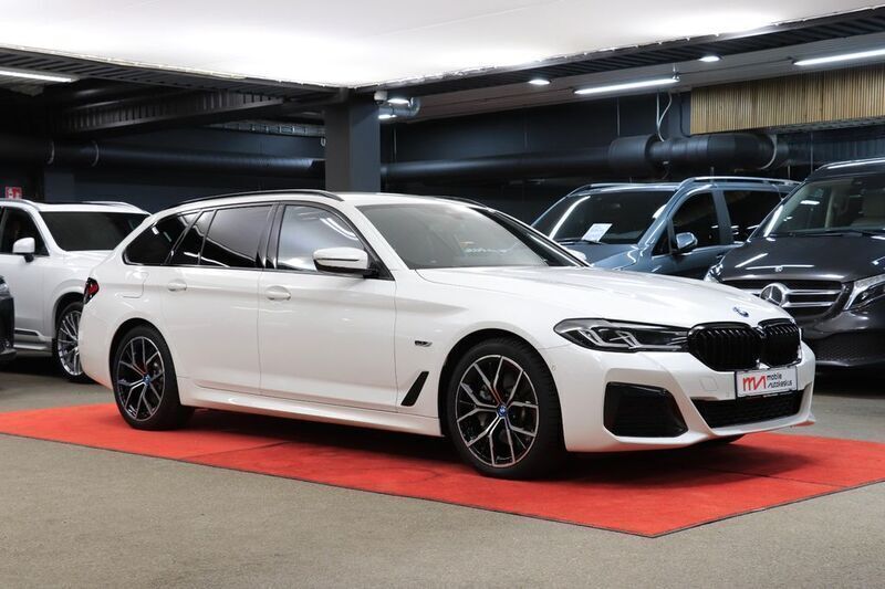 Weiß Gebraucht 2022 BMW 530e M Sport Kombi | 35.995 € (Guter Preis) - Bild 1/4