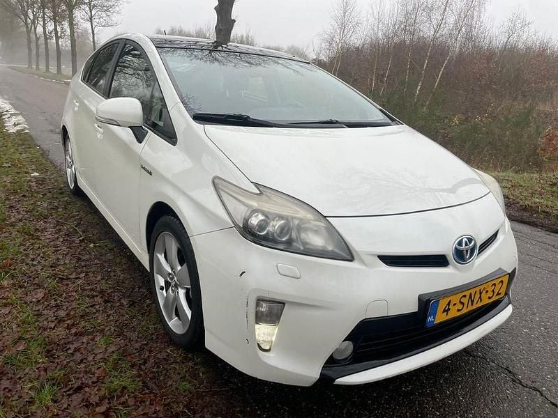 Weiß Gebraucht 2013 Toyota Prius Business Edition Limousine | 6.900 € (Fairer Preis) - Bild 1/4