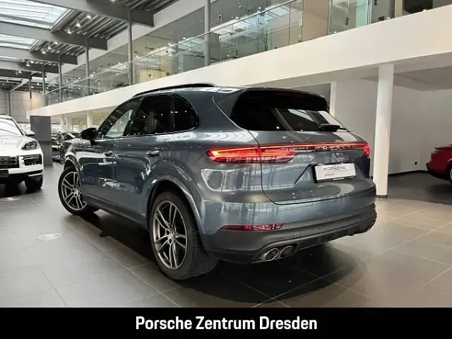 Second-hand Porsche Cayenne 441 CP (324 kW) 2017 Albastru SUV
