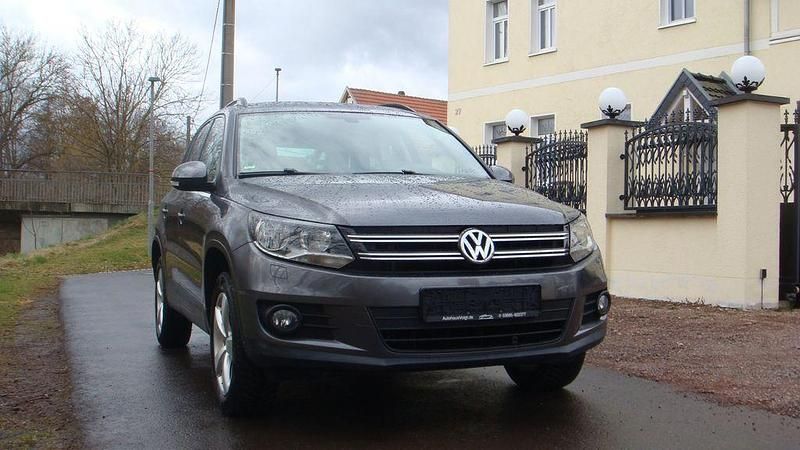 Gebraucht VW Tiguan Trendline 140 PS (102 kW) 2012 Grau SUV