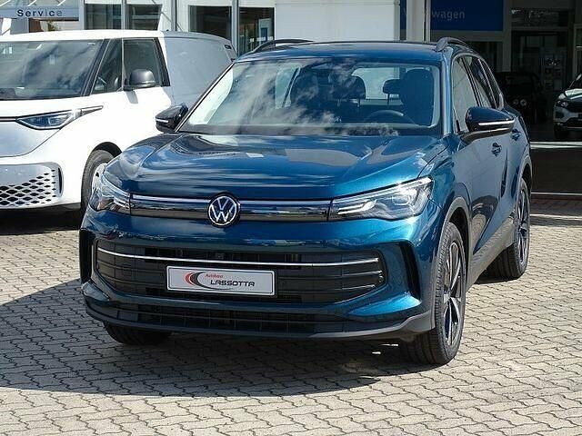 Gebraucht VW Tiguan Goal 150 PS (110 kW) 2024 Nightshade blue metallic SUV
